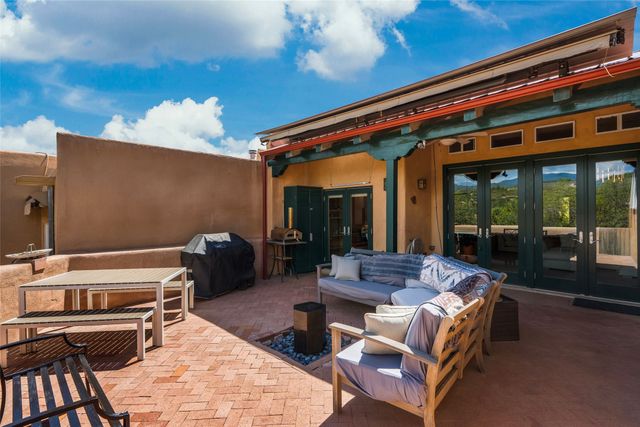 233 Camino De La Sierra, Santa Fe, NM 87501