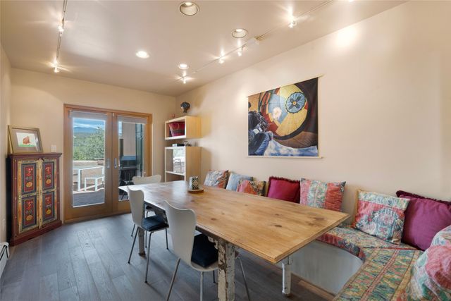 233 Camino De La Sierra, Santa Fe, NM 87501