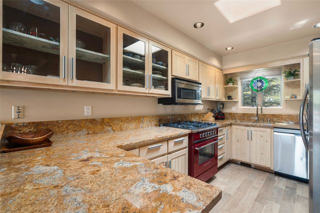 233 Camino De La Sierra, Santa Fe, NM 87501