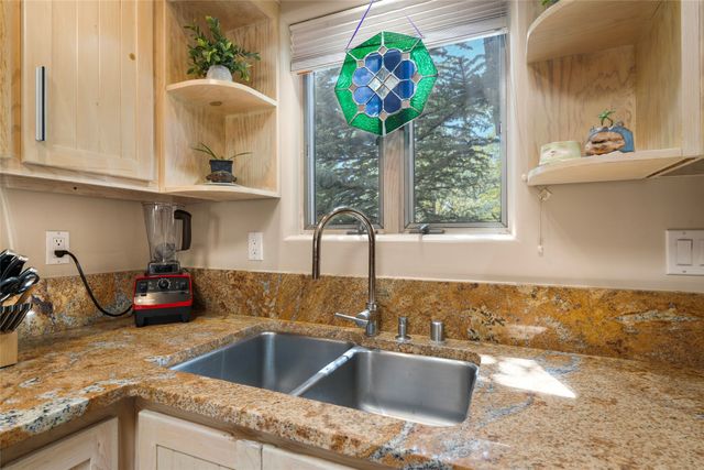 233 Camino De La Sierra, Santa Fe, NM 87501
