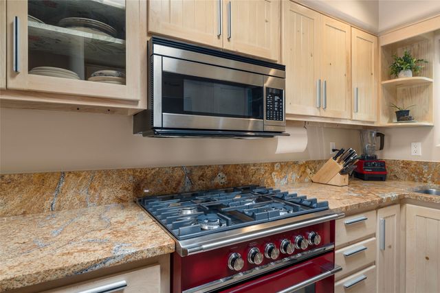 233 Camino De La Sierra, Santa Fe, NM 87501