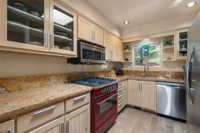 233 Camino De La Sierra, Santa Fe, NM 87501