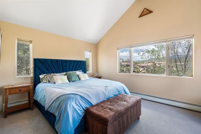 233 Camino De La Sierra, Santa Fe, NM 87501