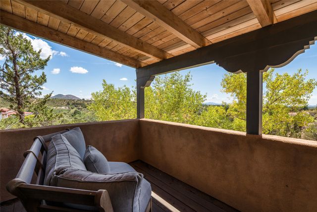233 Camino De La Sierra, Santa Fe, NM 87501