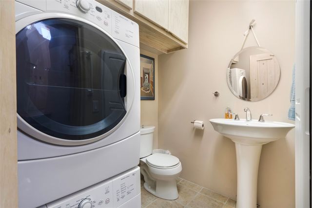 233 Camino De La Sierra, Santa Fe, NM 87501