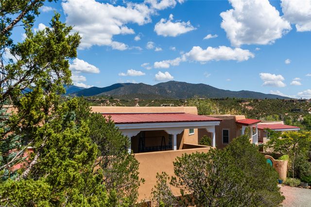 233 Camino De La Sierra, Santa Fe, NM 87501