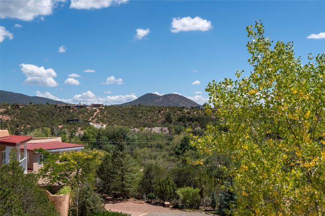 233 Camino De La Sierra, Santa Fe, NM 87501
