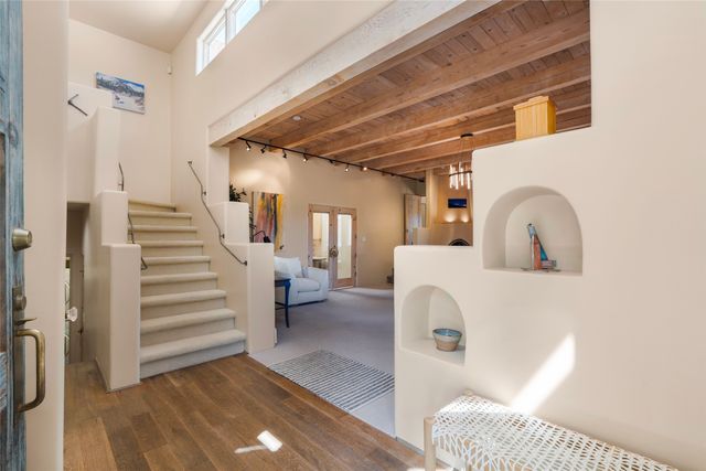 233 Camino De La Sierra, Santa Fe, NM 87501