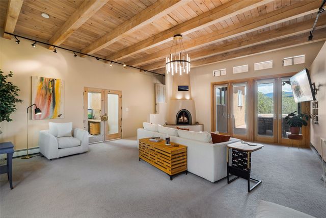 233 Camino De La Sierra, Santa Fe, NM 87501
