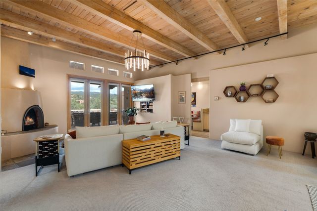 233 Camino De La Sierra, Santa Fe, NM 87501