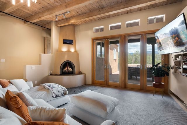 233 Camino De La Sierra, Santa Fe, NM 87501