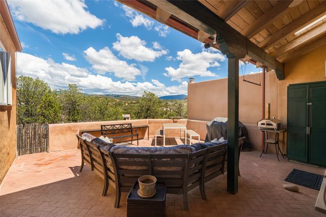 233 Camino De La Sierra, Santa Fe, NM 87501