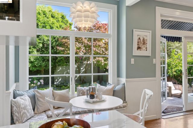 901 Paramount Rd, Oakland, CA 94610