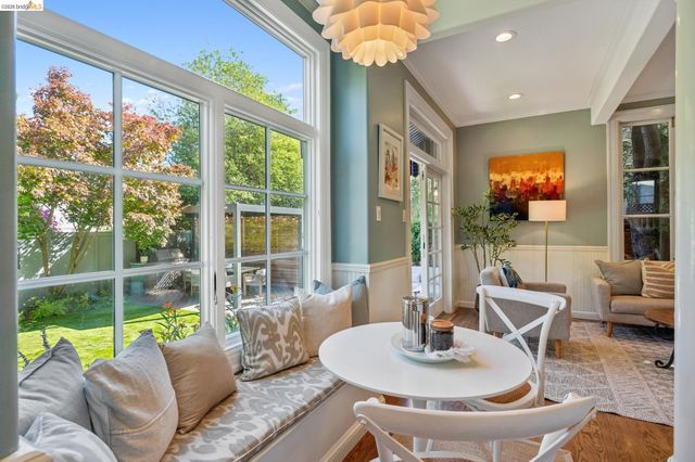 901 Paramount Rd, Oakland, CA 94610