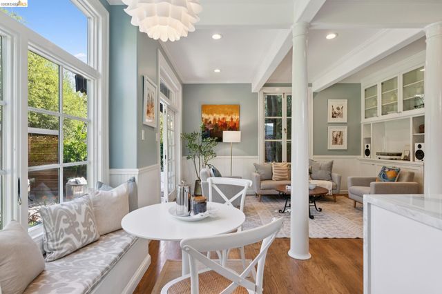 901 Paramount Rd, Oakland, CA 94610