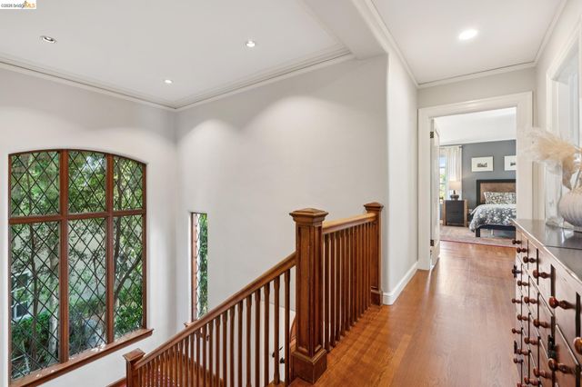 901 Paramount Rd, Oakland, CA 94610