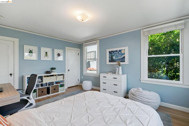 901 Paramount Rd, Oakland, CA 94610