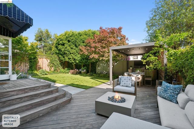 901 Paramount Rd, Oakland, CA 94610