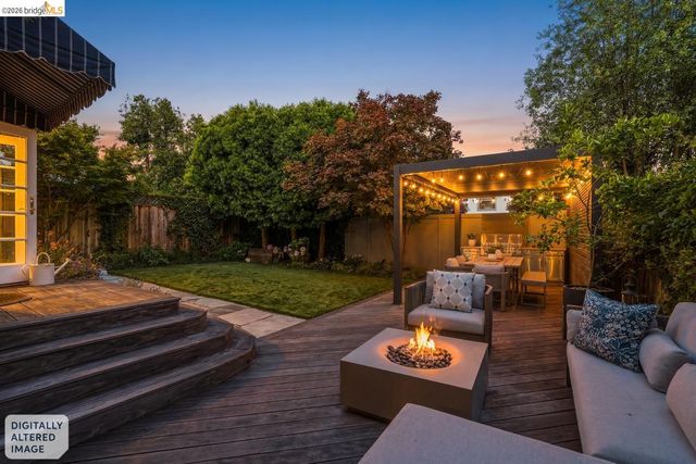 901 Paramount Rd, Oakland, CA 94610