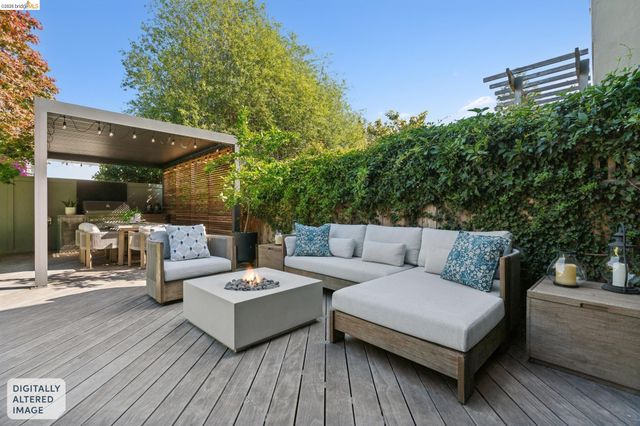 901 Paramount Rd, Oakland, CA 94610