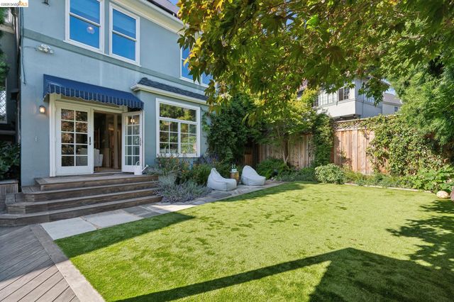 901 Paramount Rd, Oakland, CA 94610