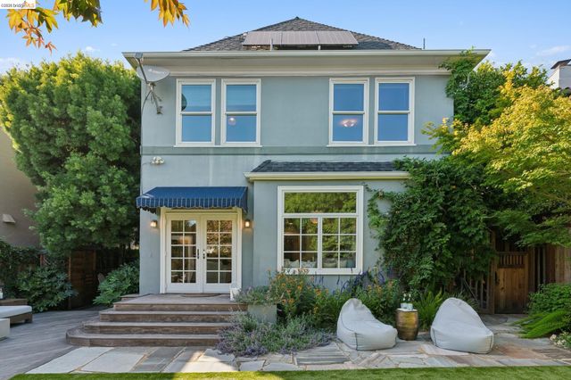 901 Paramount Rd, Oakland, CA 94610