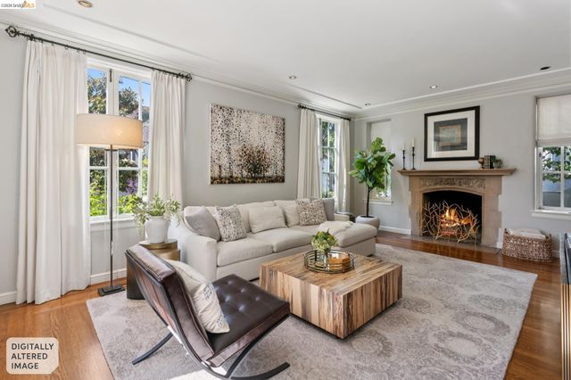 901 Paramount Rd, Oakland, CA 94610