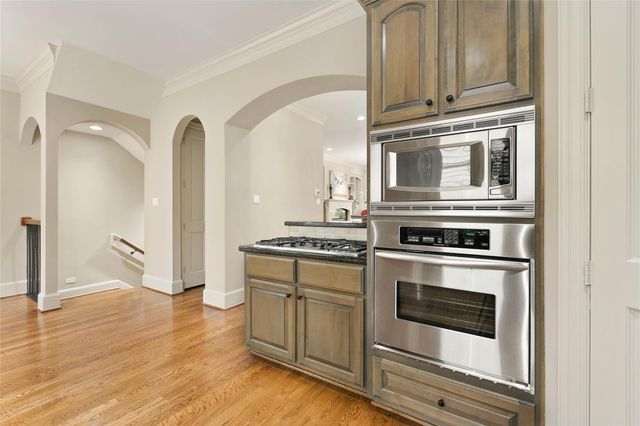 4 Waterway Court, The Woodlands, TX 77380