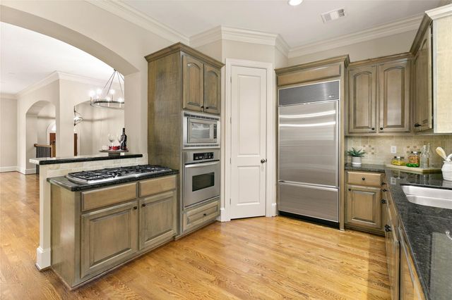4 Waterway Court, The Woodlands, TX 77380