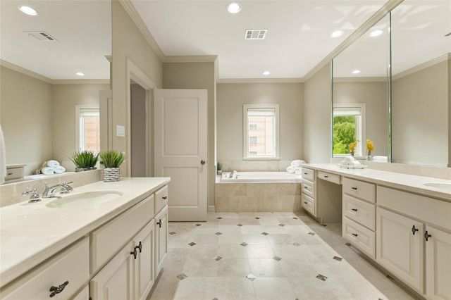 4 Waterway Court, The Woodlands, TX 77380