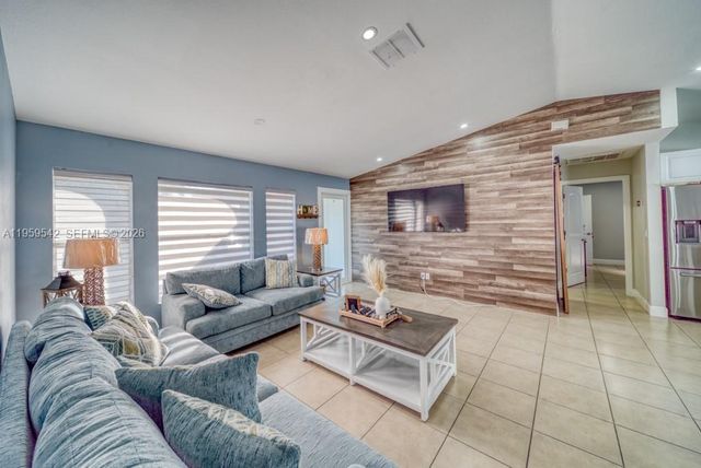 1918 SE 5th ct, Cape Coral, FL 33990