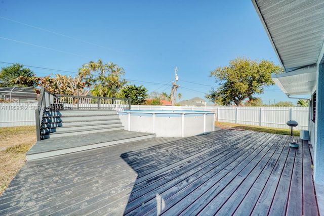 1918 SE 5th ct, Cape Coral, FL 33990