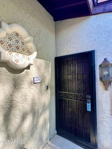 7557 N DREAMY DRAW Drive 224, Phoenix, AZ 85020