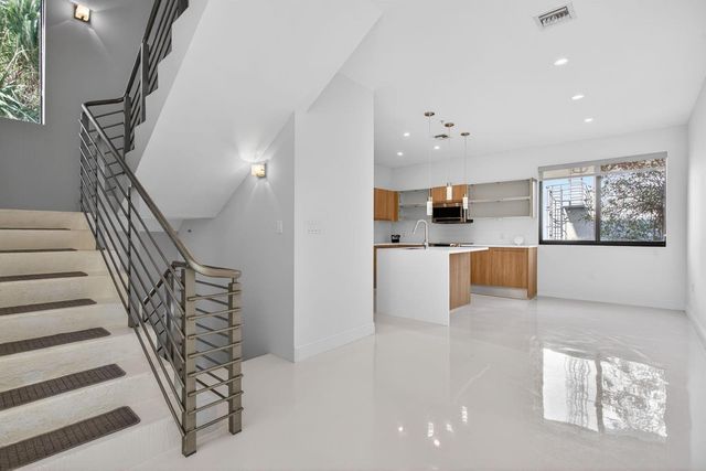 196 SE 4th Terrace K-1, Pompano Beach, FL 33060