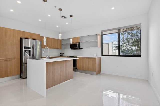 196 SE 4th Terrace K-1, Pompano Beach, FL 33060