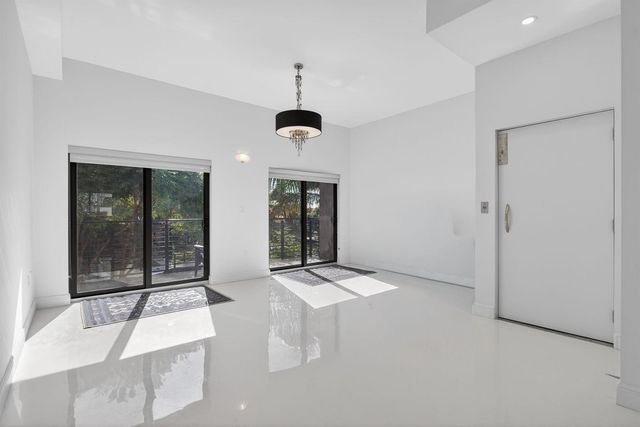196 SE 4th Terrace K-1, Pompano Beach, FL 33060