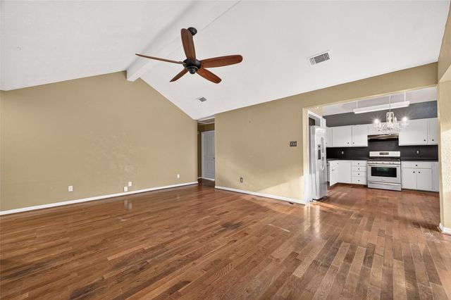 3811 Suttonford Drive, Houston, TX 77066
