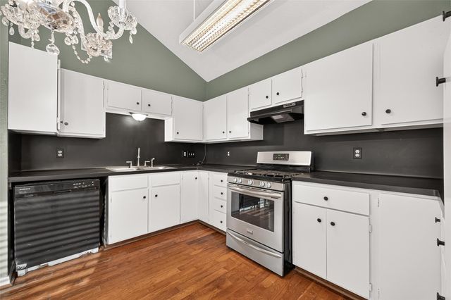 3811 Suttonford Drive, Houston, TX 77066