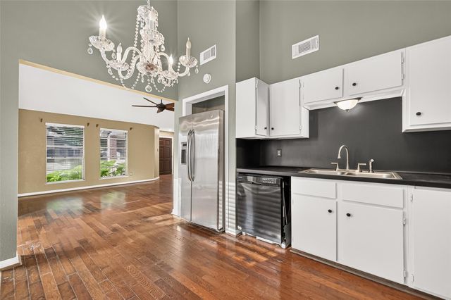 3811 Suttonford Drive, Houston, TX 77066