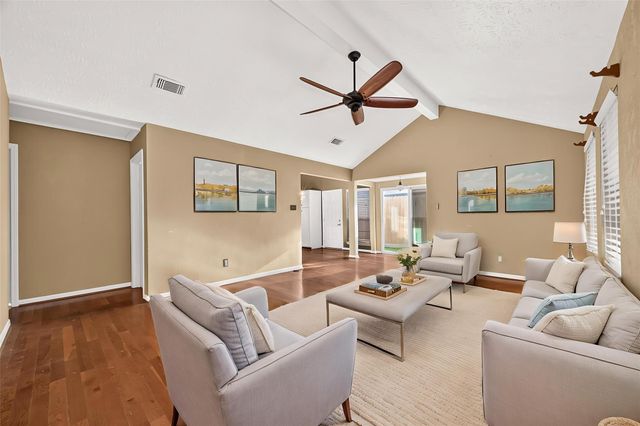 3811 Suttonford Drive, Houston, TX 77066