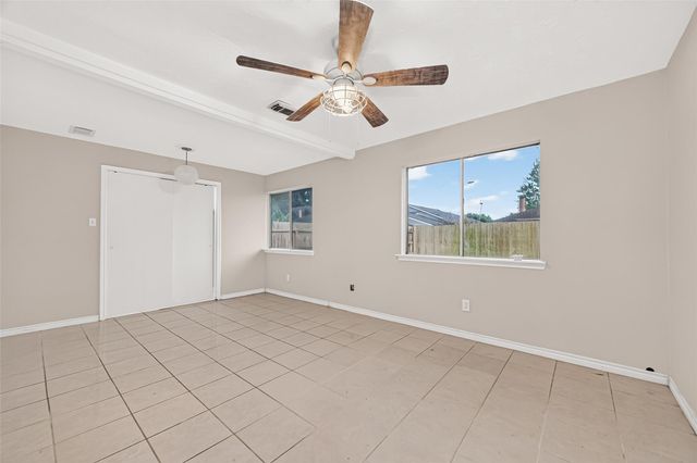 3811 Suttonford Drive, Houston, TX 77066