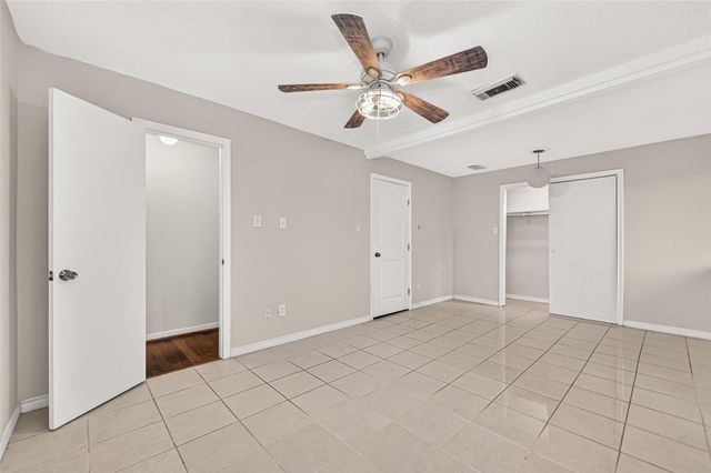 3811 Suttonford Drive, Houston, TX 77066