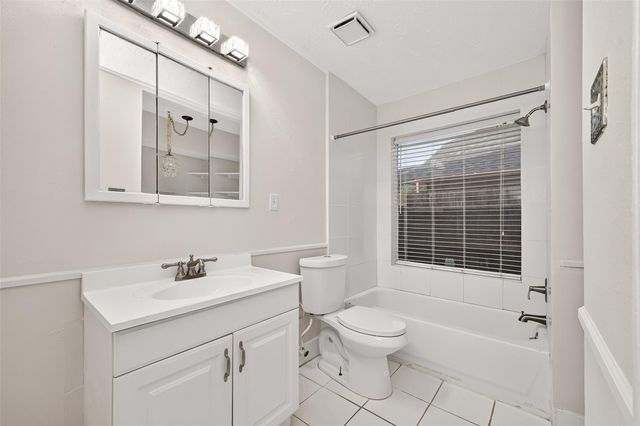 3811 Suttonford Drive, Houston, TX 77066