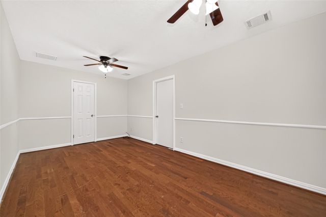 3811 Suttonford Drive, Houston, TX 77066