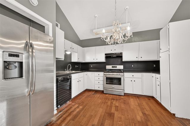 3811 Suttonford Drive, Houston, TX 77066