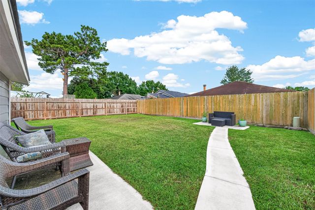 3811 Suttonford Drive, Houston, TX 77066