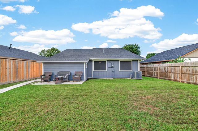 3811 Suttonford Drive, Houston, TX 77066
