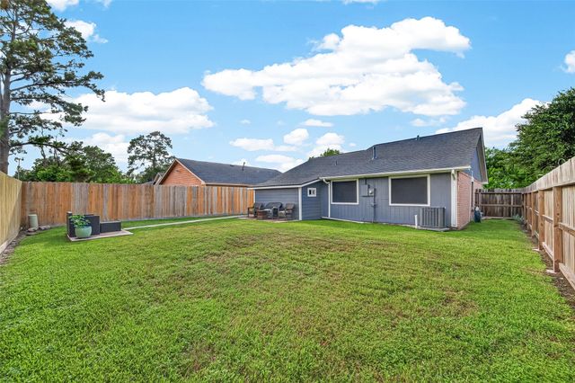 3811 Suttonford Drive, Houston, TX 77066