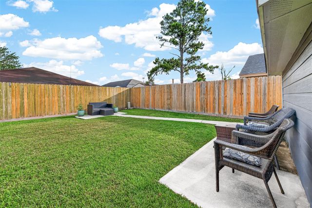 3811 Suttonford Drive, Houston, TX 77066