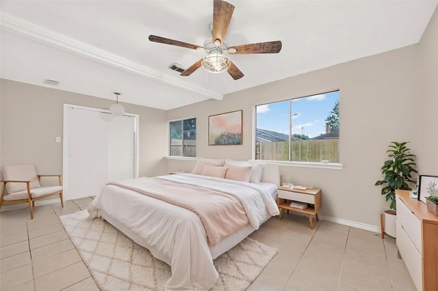 3811 Suttonford Drive, Houston, TX 77066